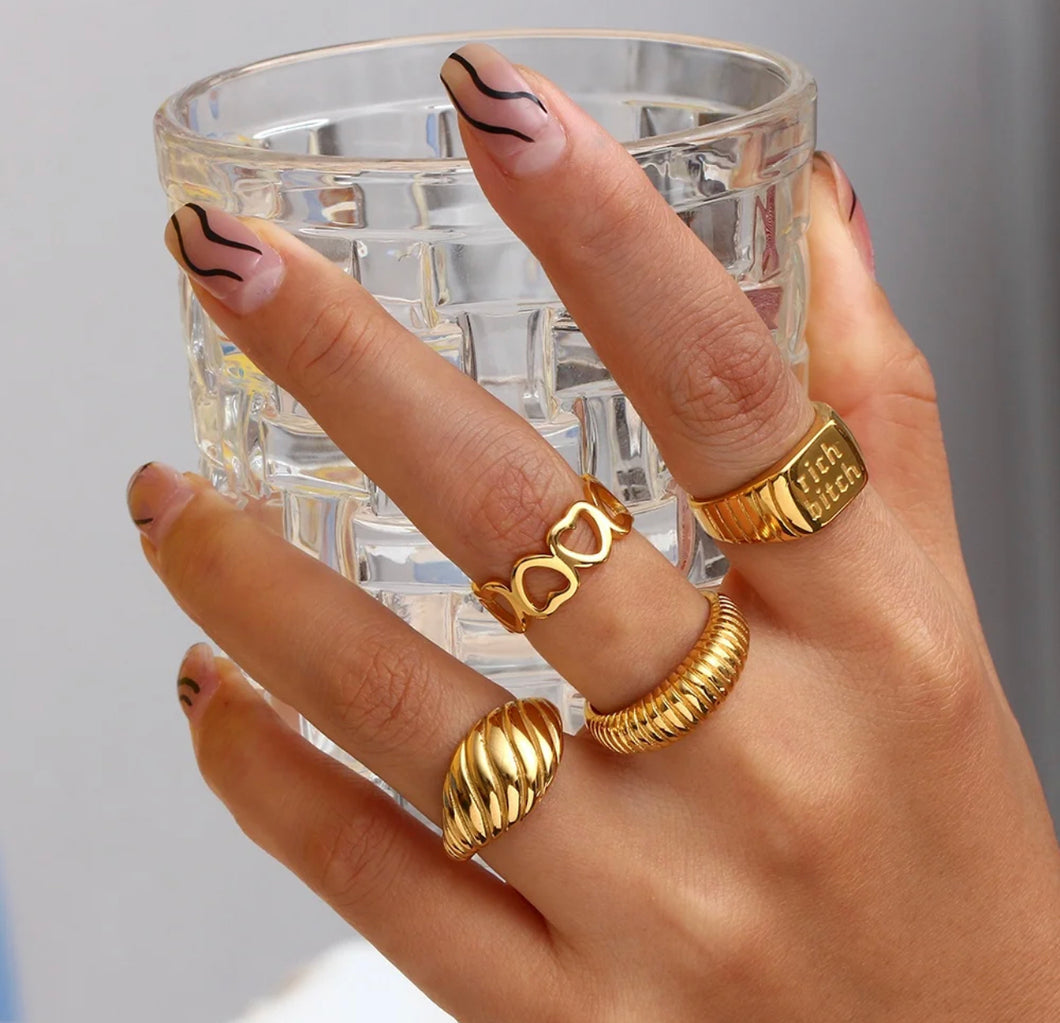 Golden hand ring set